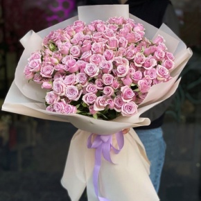 Букет из 25 лиловых кустовых роз (60 см) в Лыткарино
