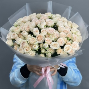 Букет из 35 кремовых кустовых роз (50 см) в Лыткарино