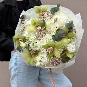 Букет "Эдем" из гортензии, орхидей, эустом, эвкалипта и озатамнуса в Лыткарино