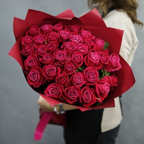 Букет из 35 малиновых роз Шангрила (50 см) в Лыткарино
