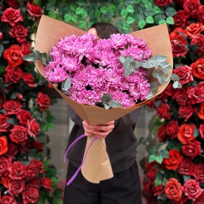 Букет  "Гармония" из 7 хризантем с эвкалиптом в Лыткарино