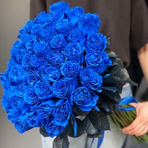Букет из 51 синей розы Эквадор под ленту (70 см) в Лыткарино
