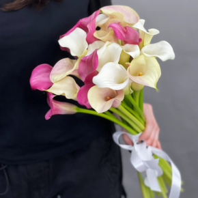 Букет из 21 каллы микс в Лыткарино