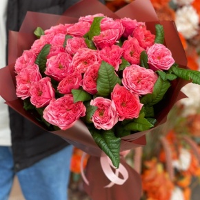 Букет из 25 махровых пионовидных роз Риджентс парк  (60 см) в Лыткарино