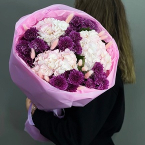 Букет "Фиалка" из гортензий и хризантем в Лыткарино