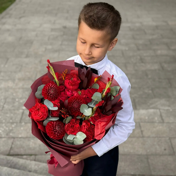 Букет с георгинами, розами и леукадендроном в Лыткарино