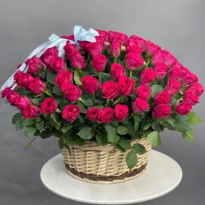 Композиция в корзине из 151 малиновой розы в Лыткарино