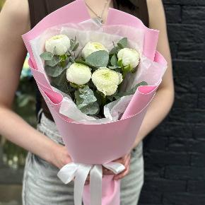 Букет-комплимент из 5 белых ранункулюсов в Лыткарино