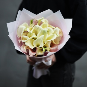 Букет из 25 калл нежный микс в Лыткарино