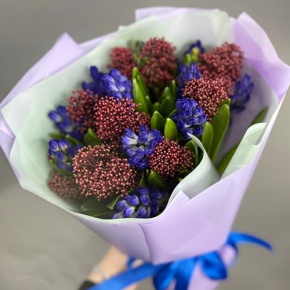 Букет "Твой яркий день" из гиацинтов и скиммии в Лыткарино