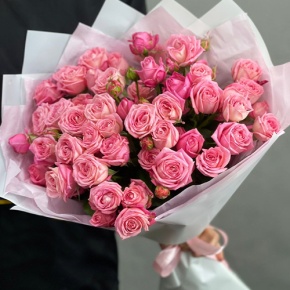 Букет из 11 нежных кустовых роз в Лыткарино