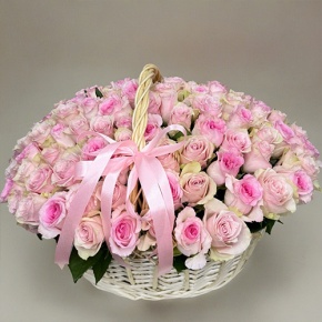 Композиция в корзине из 101 кенийской розы нежный микс (40 см) в Лыткарино