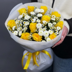 Букет "Синди" из лимонных роз, ромашек и хризантем сантини в Лыткарино
