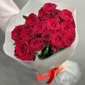 Букетик из 15 красных роз (60 см) в Лыткарино