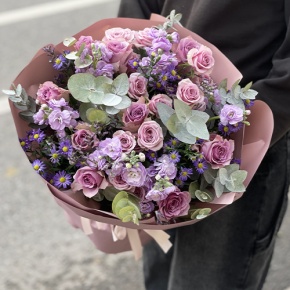 Букет "Хрустальный" из роз, астера и ароматных маттиол в Лыткарино