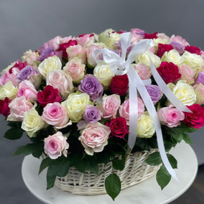 Композиция в корзине из 101 розы микс в Лыткарино