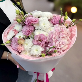 Букет "Табу" из хризантемы, Голландской гортензии и эустомы в Лыткарино