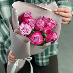 Букет "Сесилия" из 9 фиолетовых роз кения (40 см) в Лыткарино