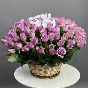 Композиция в корзине из 131 кенийской розы (40 см) в Лыткарино
