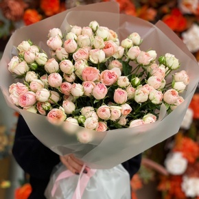 Букет из 35 нежных кустовых роз (40 см) в Лыткарино