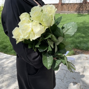 Букет из 9 белых роз (70 см) в Лыткарино