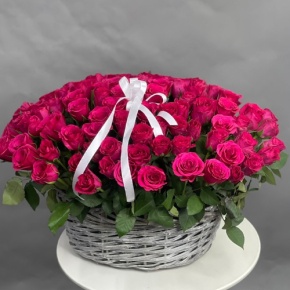 Композиция в корзине из 101 малиновой розы (40 см) в Лыткарино
