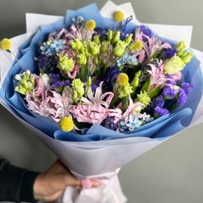 Букет "Загадка вечности" из гиацинтов, нерине, тюльпанов и оксипеталума в Лыткарино