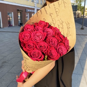 Букет из 15 роз Шангрила в крафте (60 см) в Лыткарино