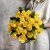 Букет из 25 лимонных роз с рускусом (40 см) в Лыткарино Букет из 25 лимонных роз с рускусом (40 см) в Лыткарино