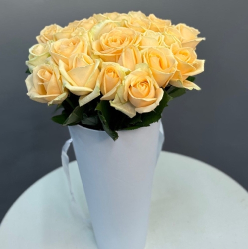 25 кремовых роз в конусе в Лыткарино