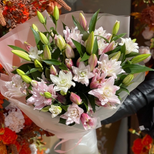 Букет из 11 ароматных пионовидных лилий в Лыткарино