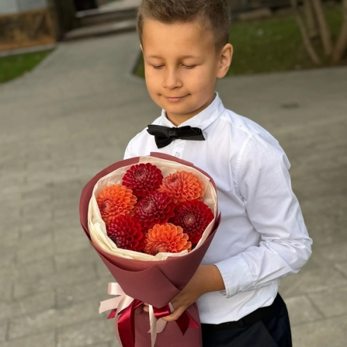Букет из 7 сезонных георгин в Лыткарино