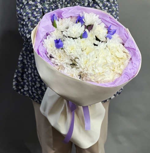 Букет "Грация" из ирисов, гортензии и кустовых хризантем в Лыткарино