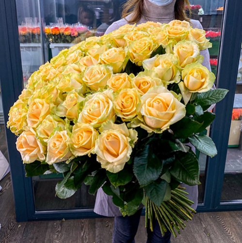 75 роз Аваланж (70 см) в Лыткарино