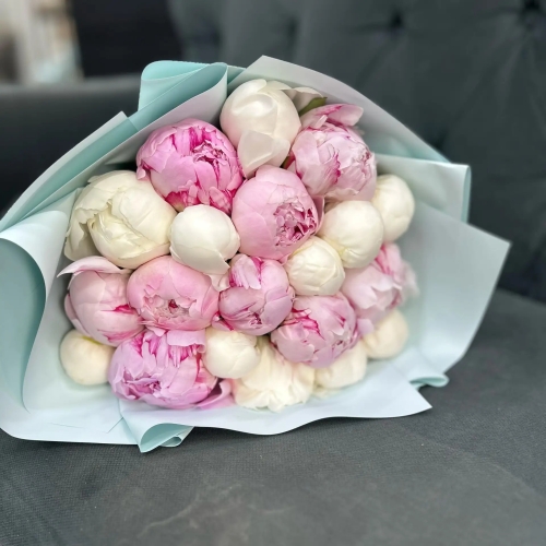 Микс из 19 бело-розовых пионов в Лыткарино