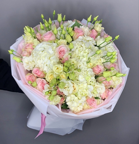 Букет "София" из гортензий, эустом и роз в Лыткарино